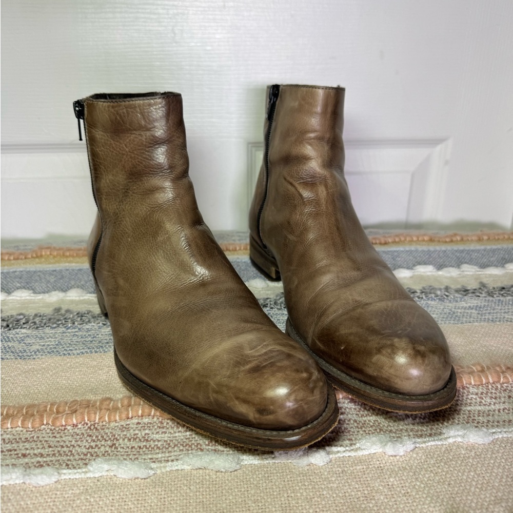 Magnanni Leather Chelsea Boots